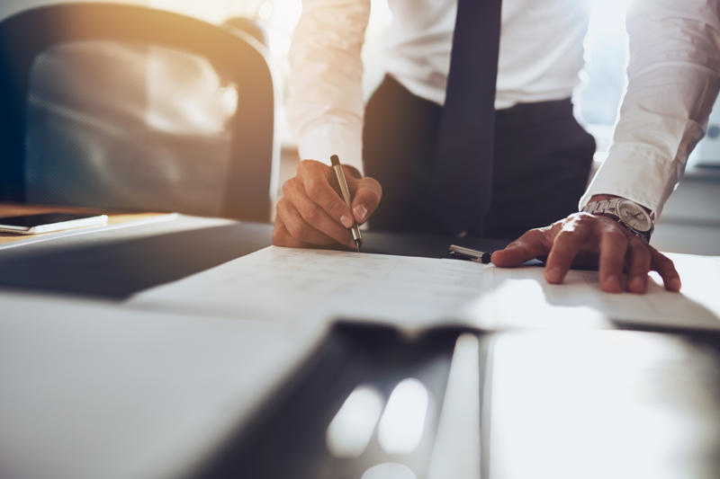 Contract - shutterstock_334043420.jpg