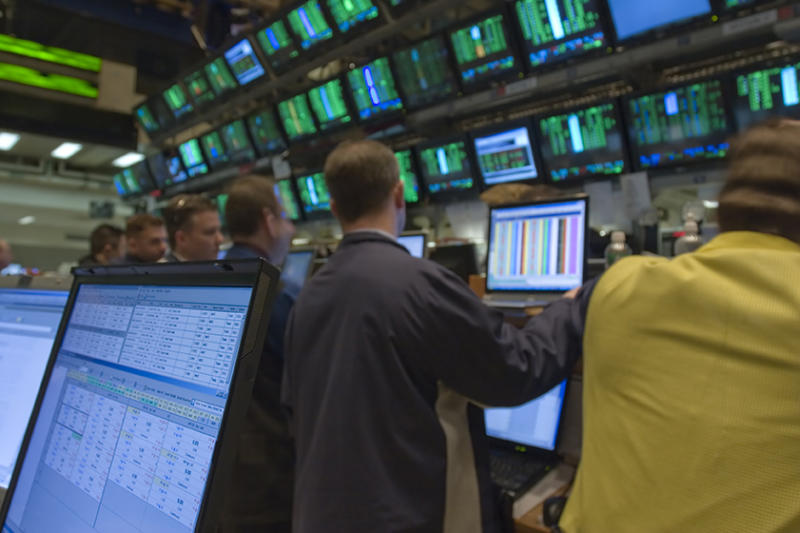 Traders shutterstock_258183602.jpg